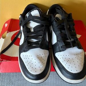 Nike Women's Black and White Sneakers